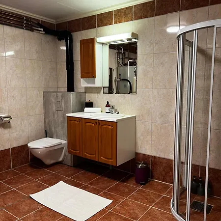 Liten Kjellerleilighet. Landlig Rolig Omrade. Appartement